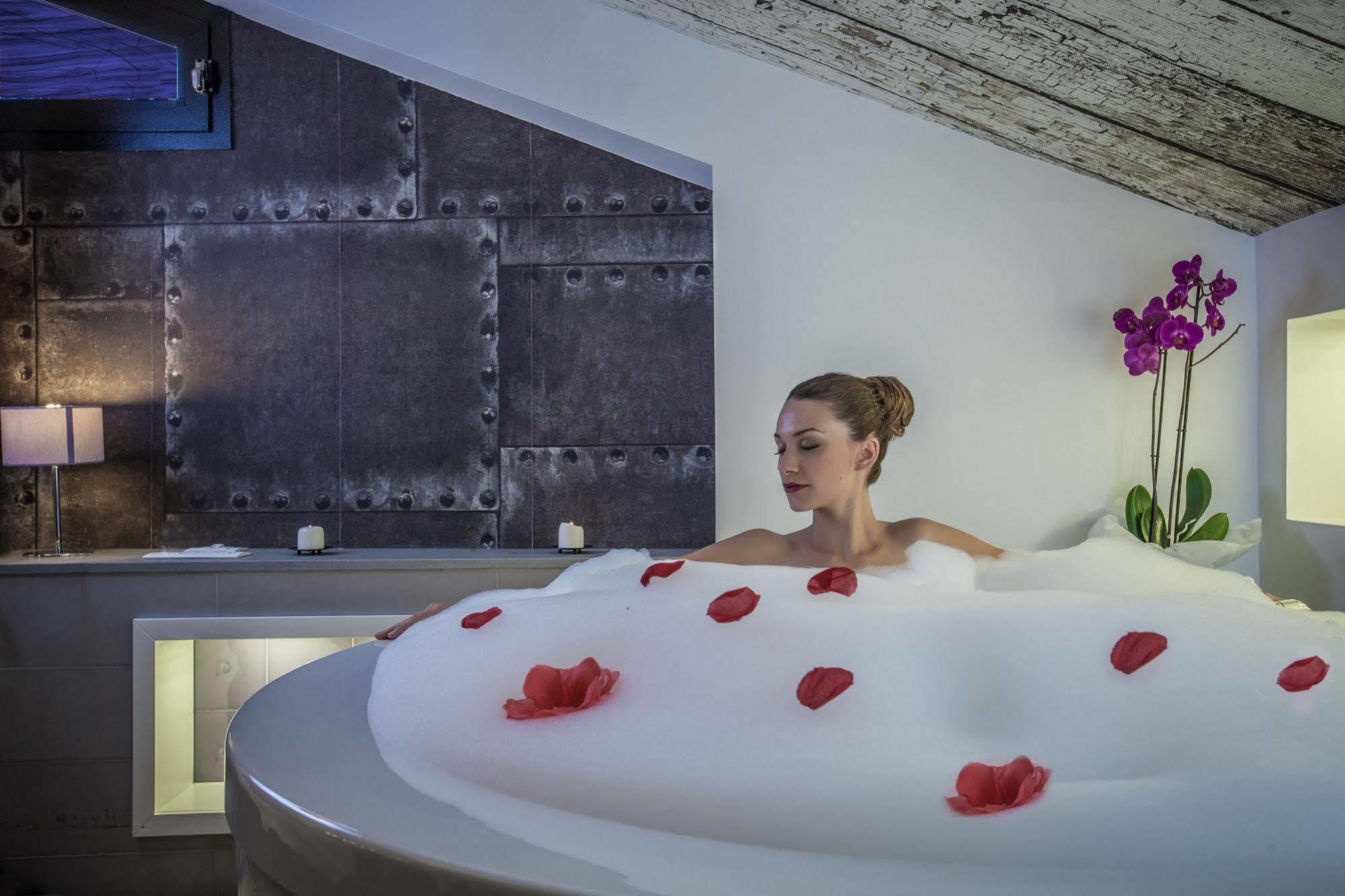 Emphasis Suites & Rooms カリアリ エクステリア 写真