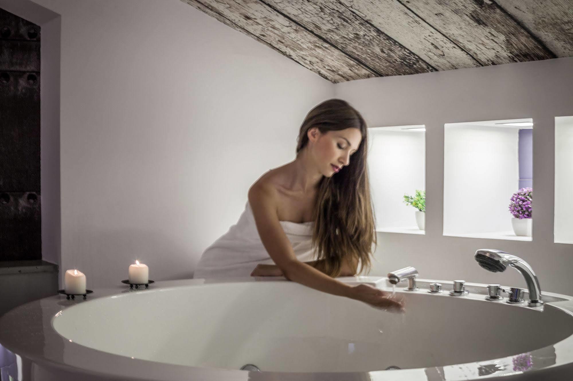 Emphasis Suites & Rooms カリアリ エクステリア 写真